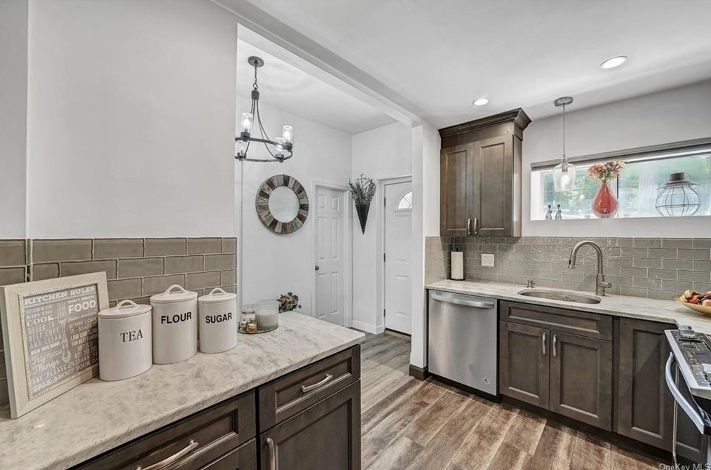 10 Waterview Est, Peekskill NY  10566-4437 exterior