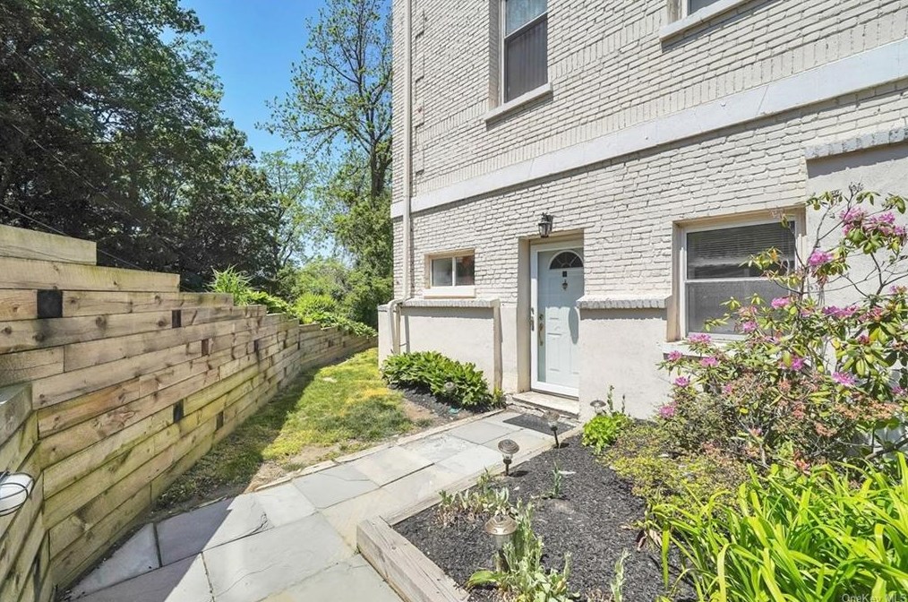 10 Waterview Est, Peekskill NY  10566-4435 exterior