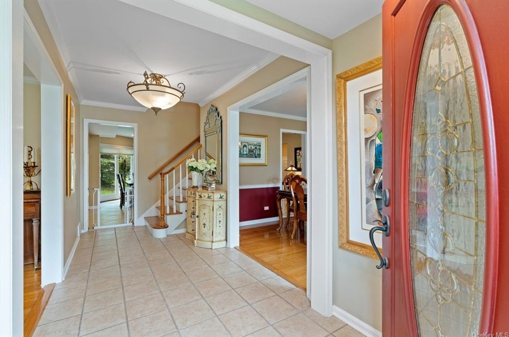 35 Standish Dr, Scarsdale, NY 10583-6829