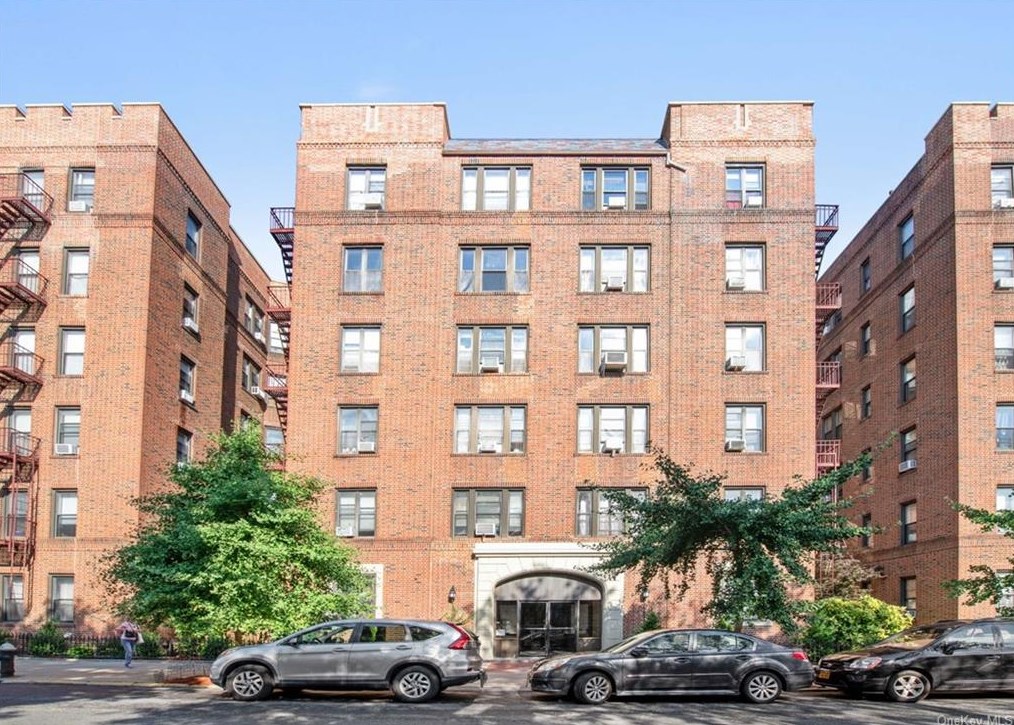7002 Ridge Blvd, Brooklyn NY  11209-1257 exterior