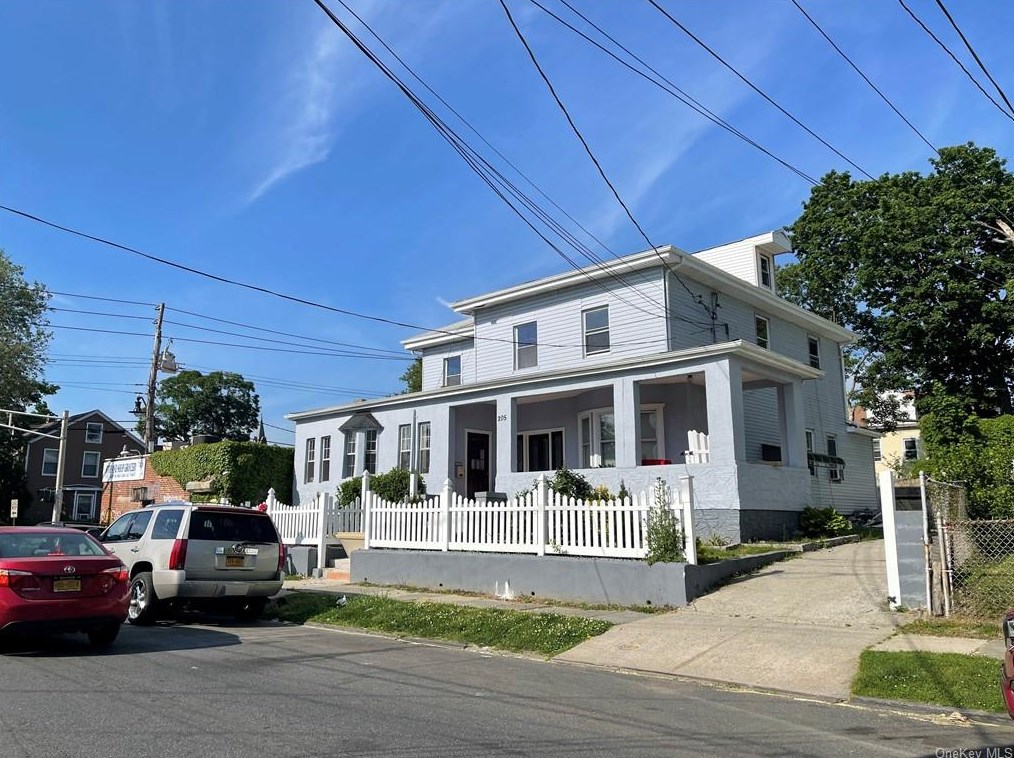 205 S 10th Ave, Mount Vernon, NY 10550
