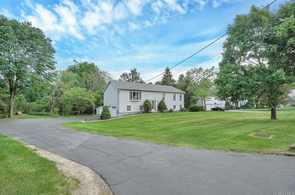27 Vineland Rd, Mahopac, NY 10541