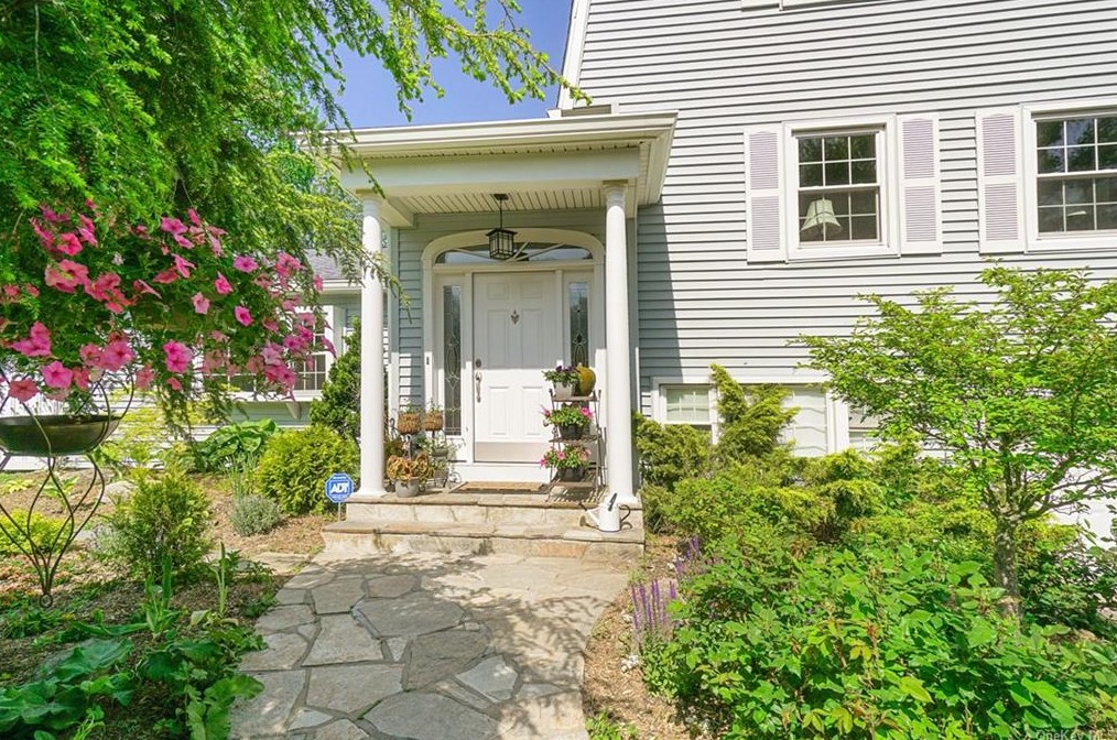 2554 Ridge St, Yorktown Hgts, NY 10598