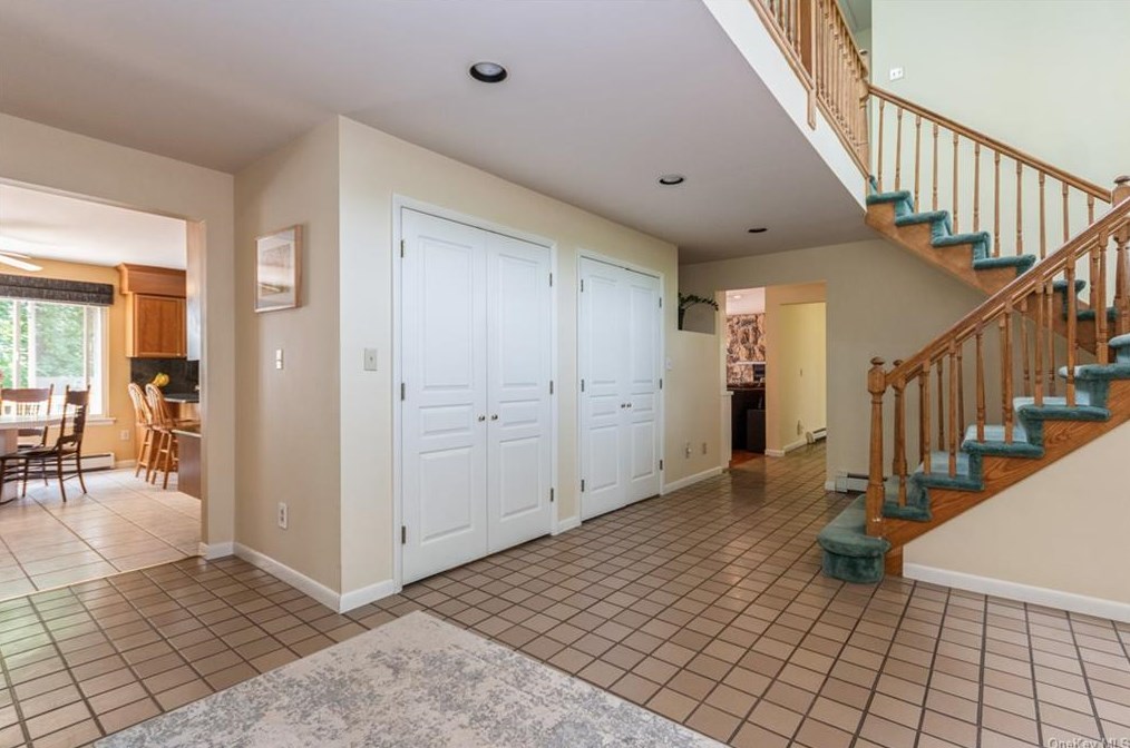 3 Elena Dr, Cortlandt Manor NY  10567-7011 exterior