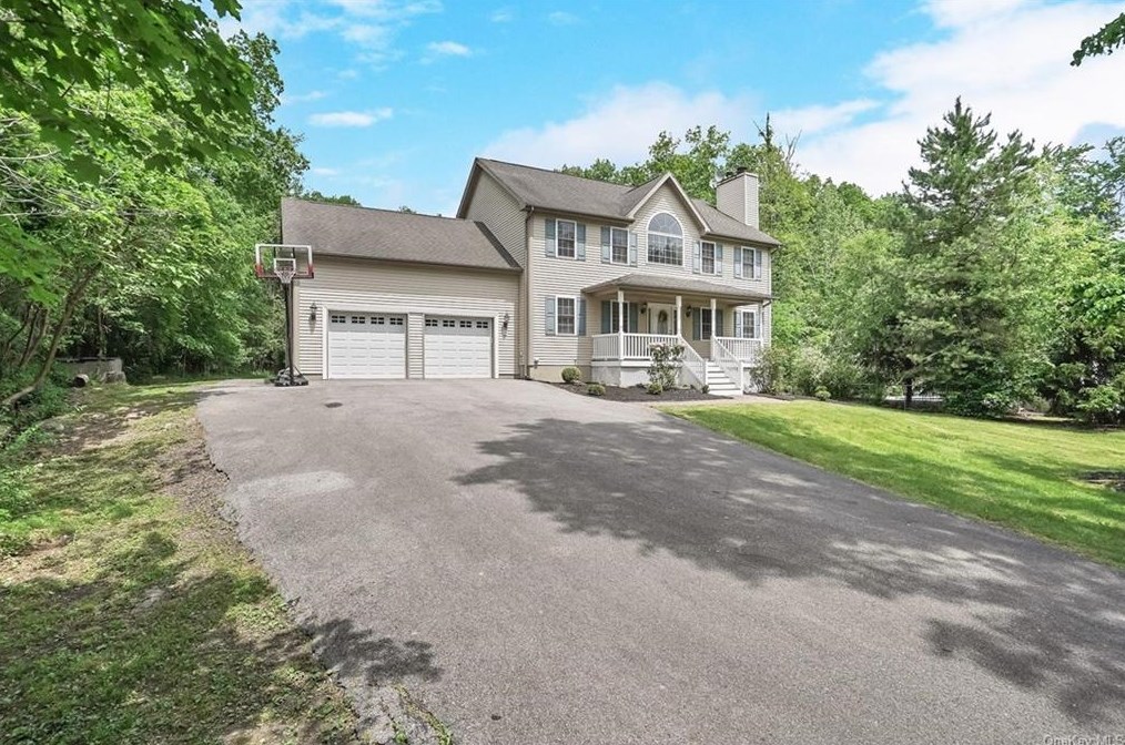 15 Toms Ln, Newburgh, NY 12550-1727