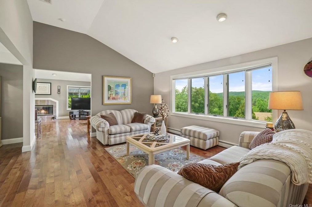 37 Horsepound Rd, Kent Lakes, NY 10512-5007