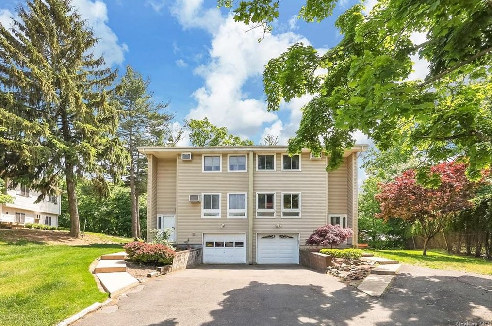 9 Carol Ct, Mount Ivy, NY 10970-2637