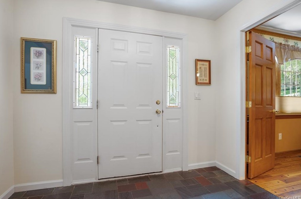 2 Alyce Ct, Somers Town, NY 10589