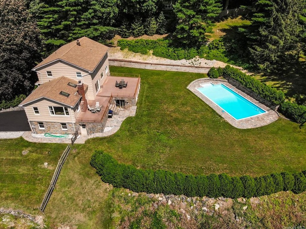 2445 Mark Rd, Yorktown Hgts, NY 10598