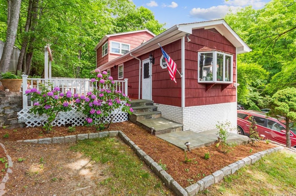 16 Catherine St, Cortlandt Manor, NY 10567-1537