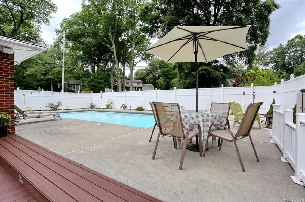 118 New Valley Rd, New City, NY 10956