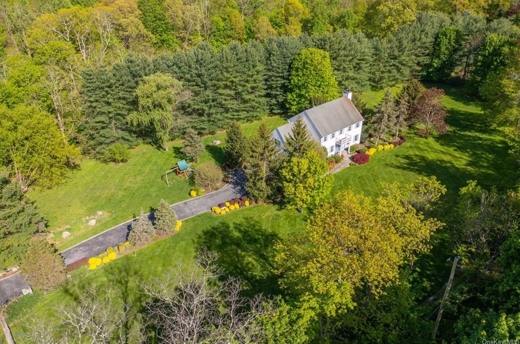 523 Birdsall Dr, Yorktown Hgts, NY 10598