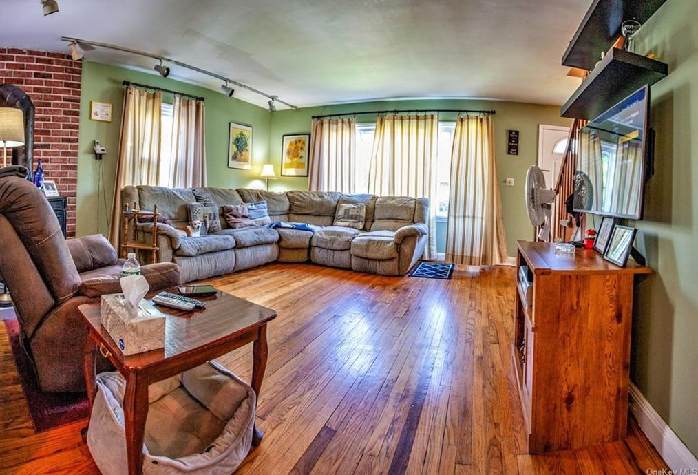 1724 Westchester Ave, Peekskill, NY 10566-3138