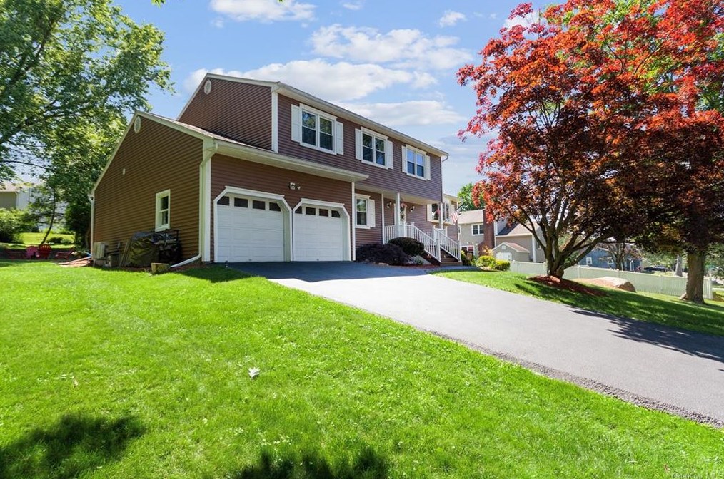 483 Manchester Rd, Yorktown Hgts, NY 10598
