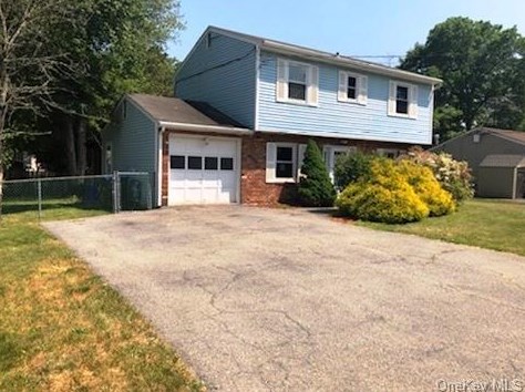 2 Donner Dr, Walden, NY 12586-1322