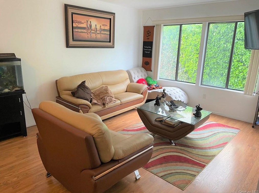 525 Country Club Ln, Mount Ivy, NY 10970-2344