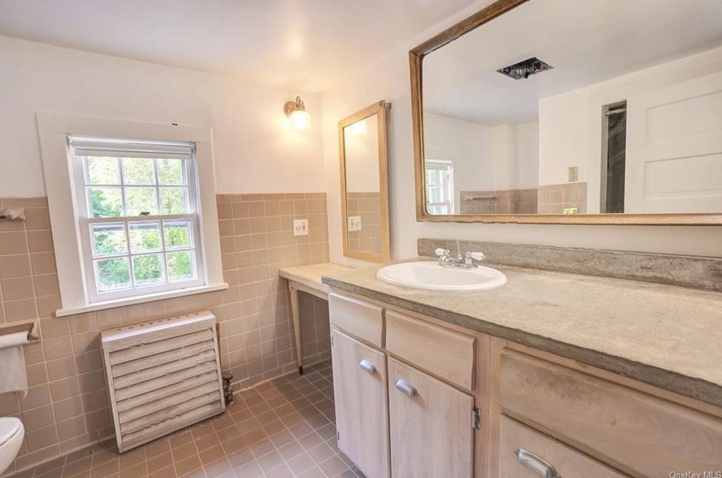 80 Tripp St, Mount Kisco NY  10549-4624 exterior