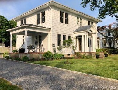 116 Riverside Dr, Northampton, NY 11901-2415