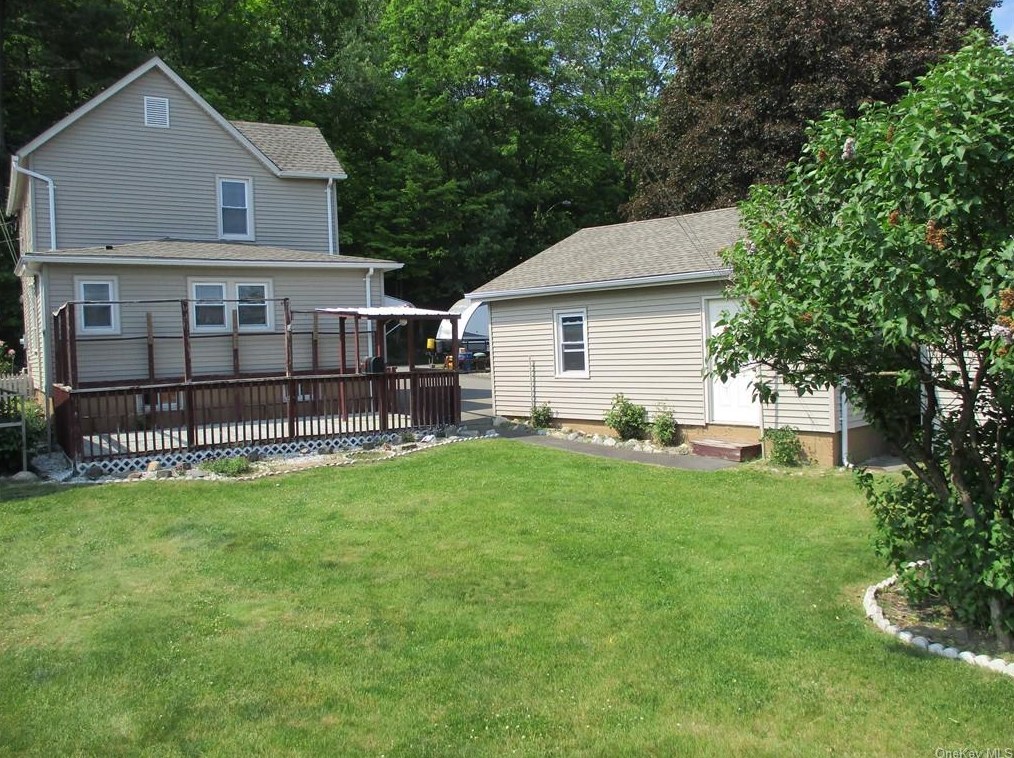 7 Upper Canal St, Port Jervis NY  12771-1242 exterior