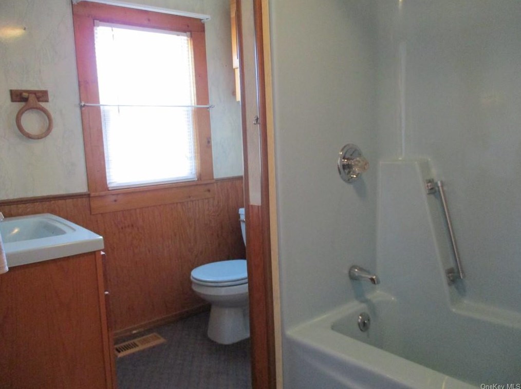7 Upper Canal St, Port Jervis NY  12771-1242 exterior