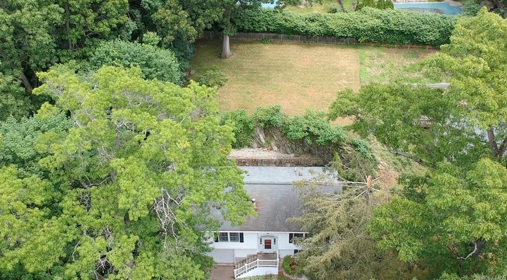 533 Kissam Rd, Peekskill, NY 10566-2452