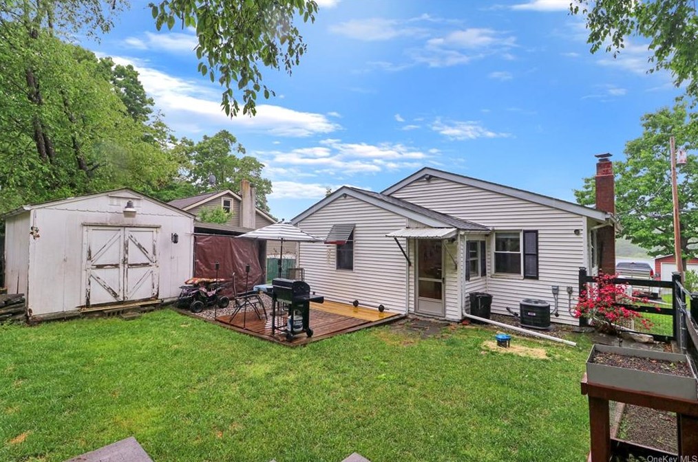 35 Hathorn Blvd, Port Jervis, NY 12771-3123