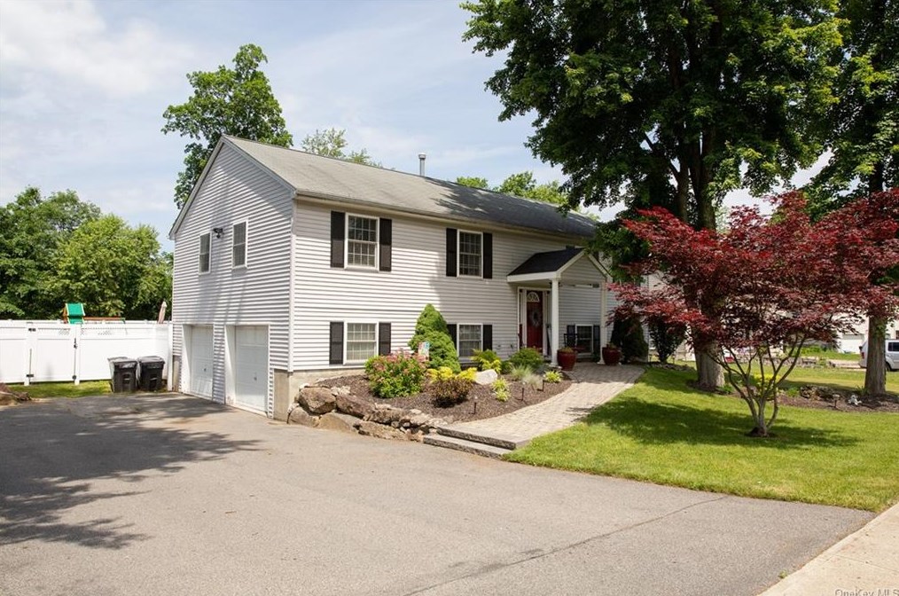 10 Yale Dr, Walden, NY 12586