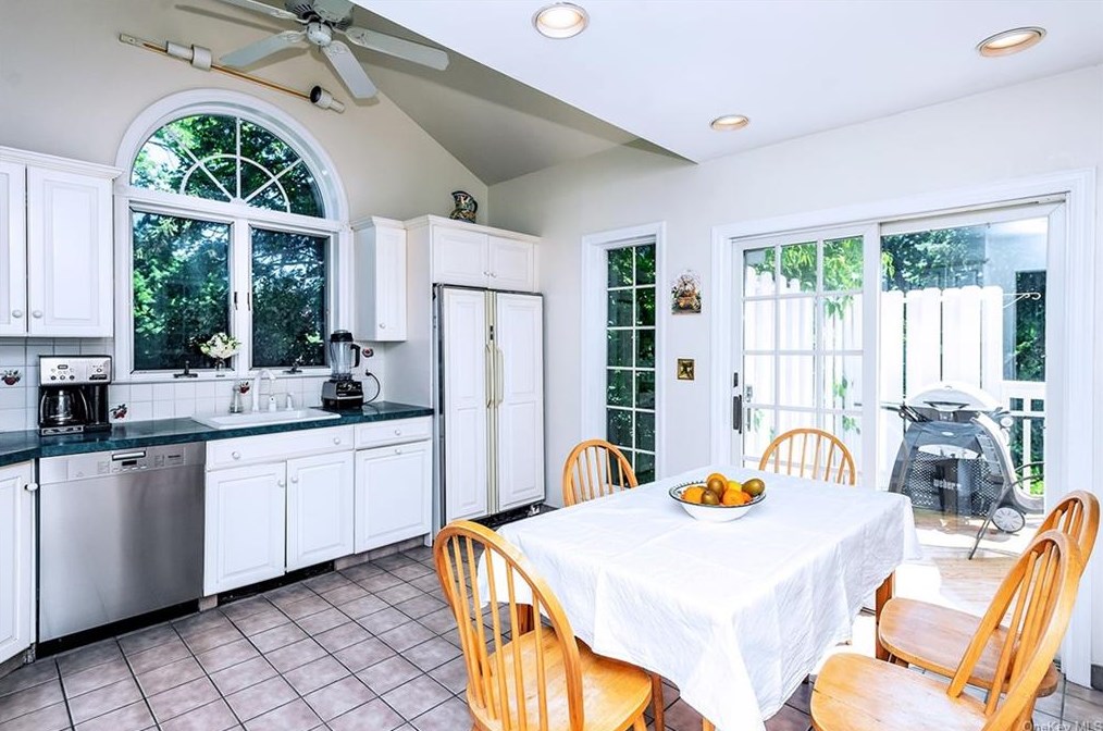 65 Amherst Dr, Yonkers NY  10710-2301 exterior