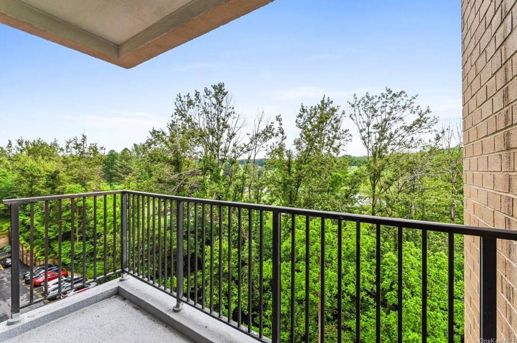 100 E Hartsdale Ave #5ew, Hartsdale, NY 10530