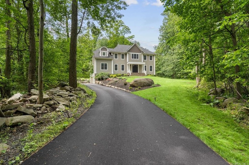 17 Elaine Dr, New City, NY 10956-2604