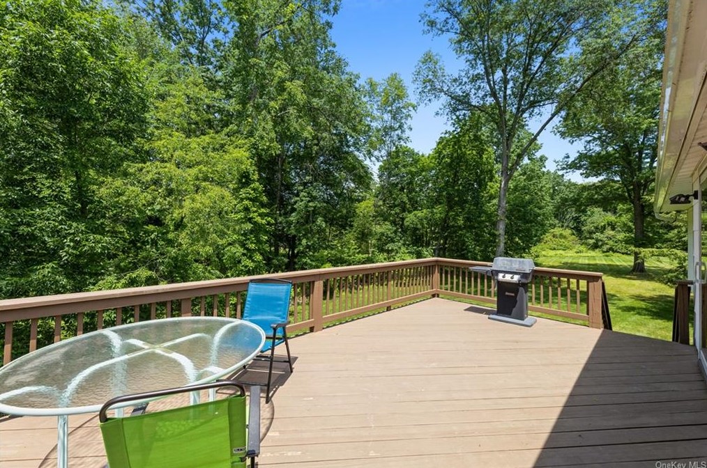 12 Meadow Ln, New City NY  10956-5408 exterior