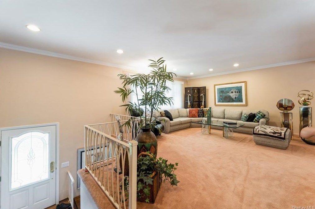 12 Meadow Ln, New City NY  10956-5408 exterior