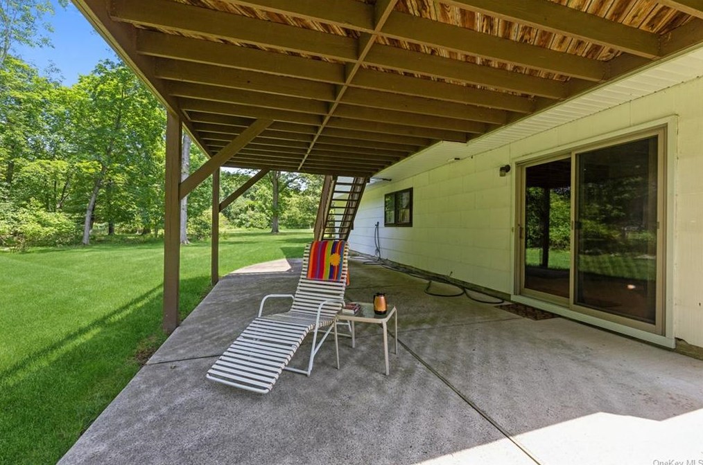 12 Meadow Ln, New City NY  10956-5408 exterior