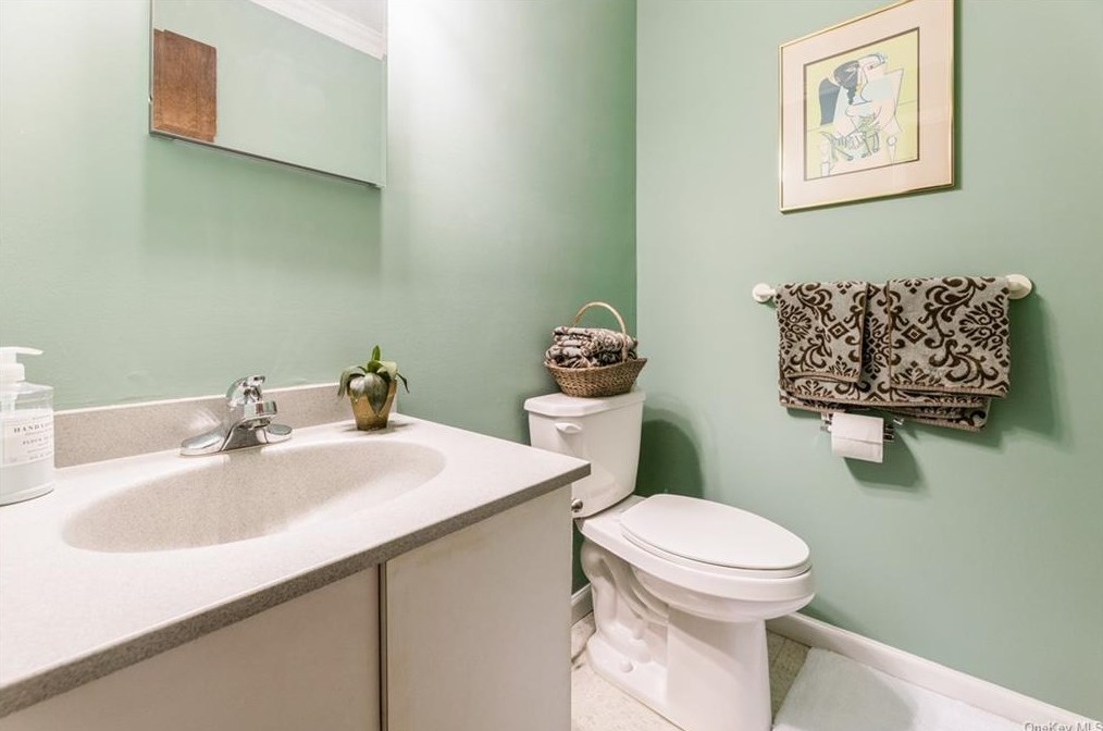 12 Meadow Ln, New City NY  10956-5408 exterior