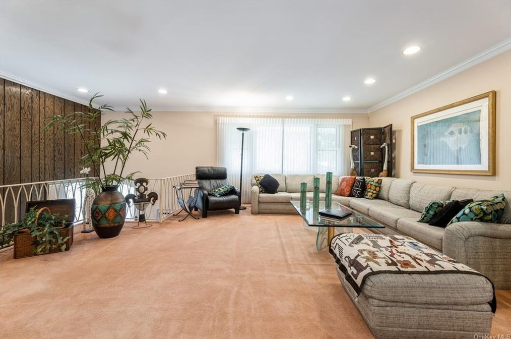 12 Meadow Ln, New City NY  10956-5408 exterior