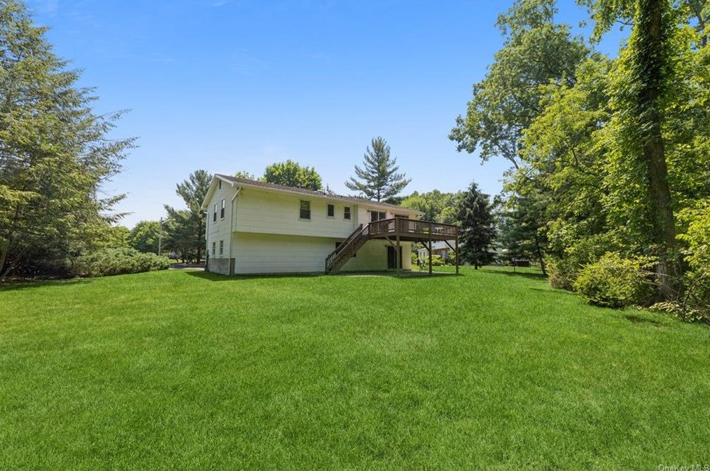 12 Meadow Ln, New City NY  10956-5408 exterior