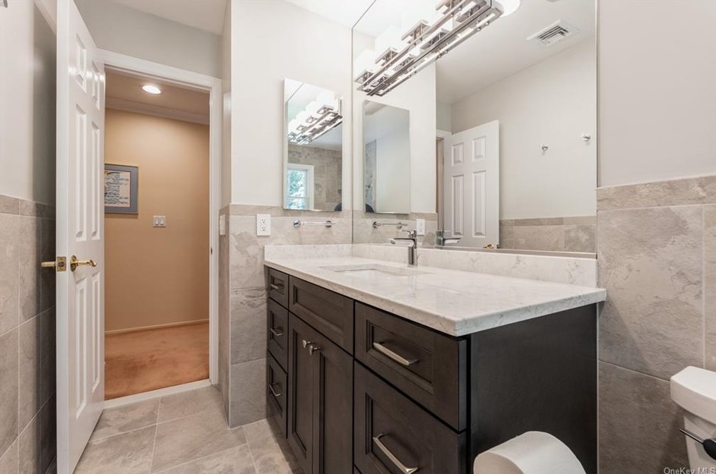 12 Meadow Ln, New City NY  10956-5408 exterior