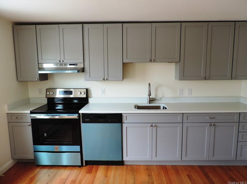 14 Cottage Ave, Newburgh, NY 12550-3326