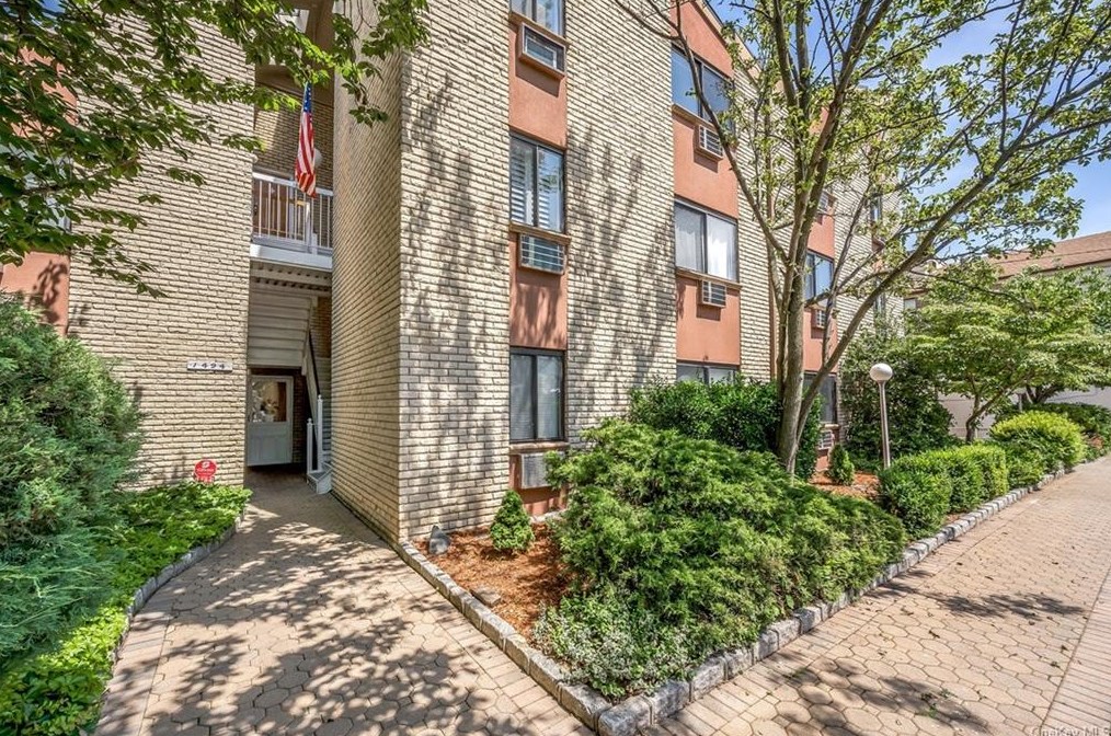 1494 Shore Dr #11c, Bronx, NY 10465