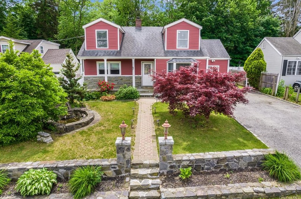951 Parkway Pl, Peekskill, NY 10566-1823