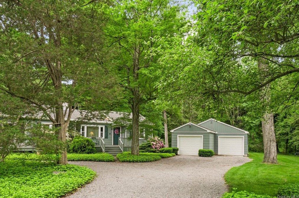 21 Lake Shore Rd, Tompkins Corners, NY 10579