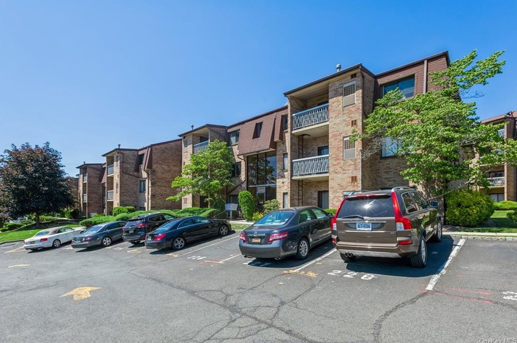 301 Kennedy Dr, Chestnut Ridge, NY 10977-6065