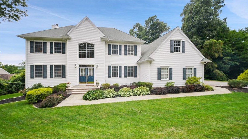 33 Majestic Rdg, Kent Lakes, NY 10512-1829