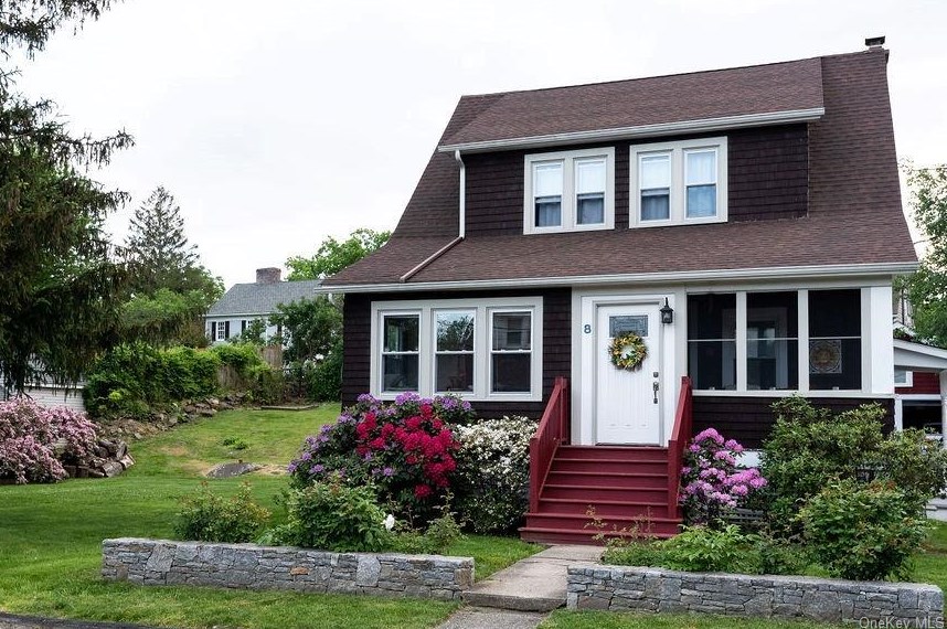 8 Harper Ave, Montrose, NY 10548-1107