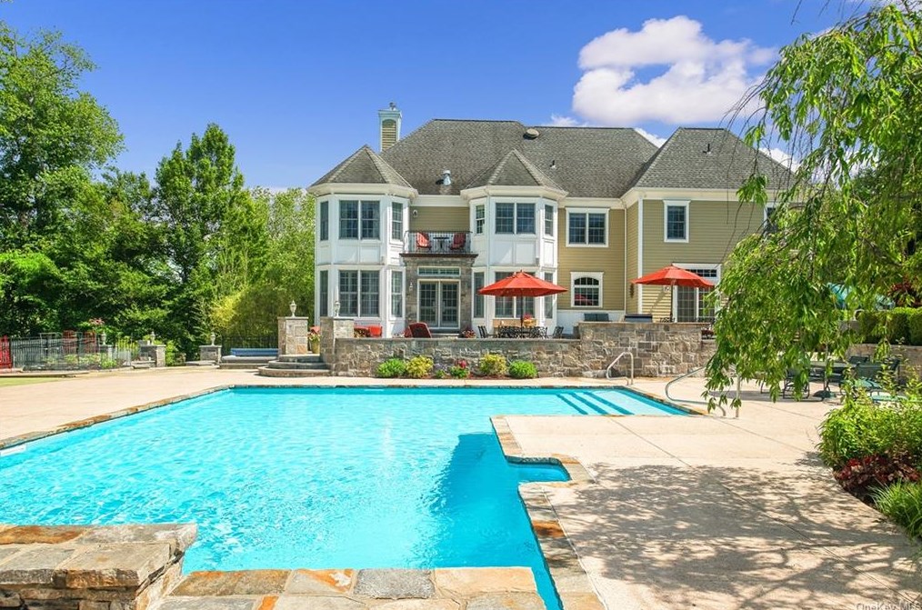 2190 Oscar Ct, Cortlandt Manor, NY 10567-7243