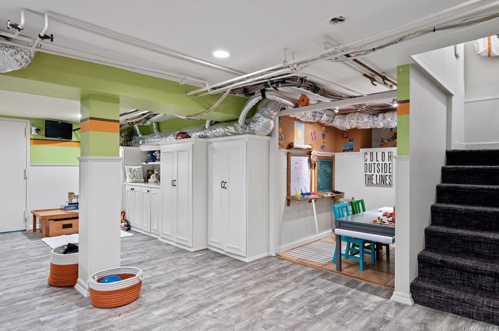 7 Sterling Rd, Harrison NY  10528-1403 exterior