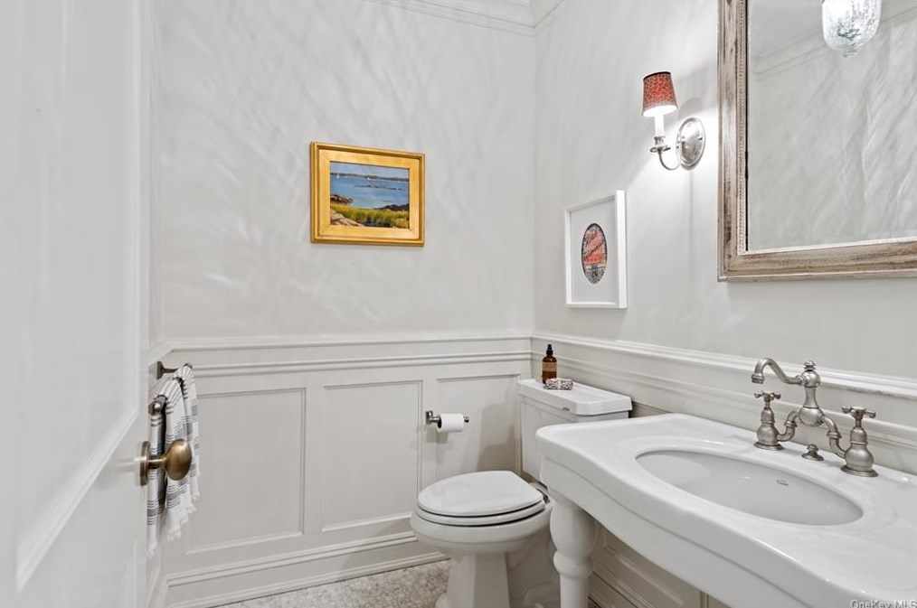 7 Sterling Rd, Harrison NY  10528-1403 exterior