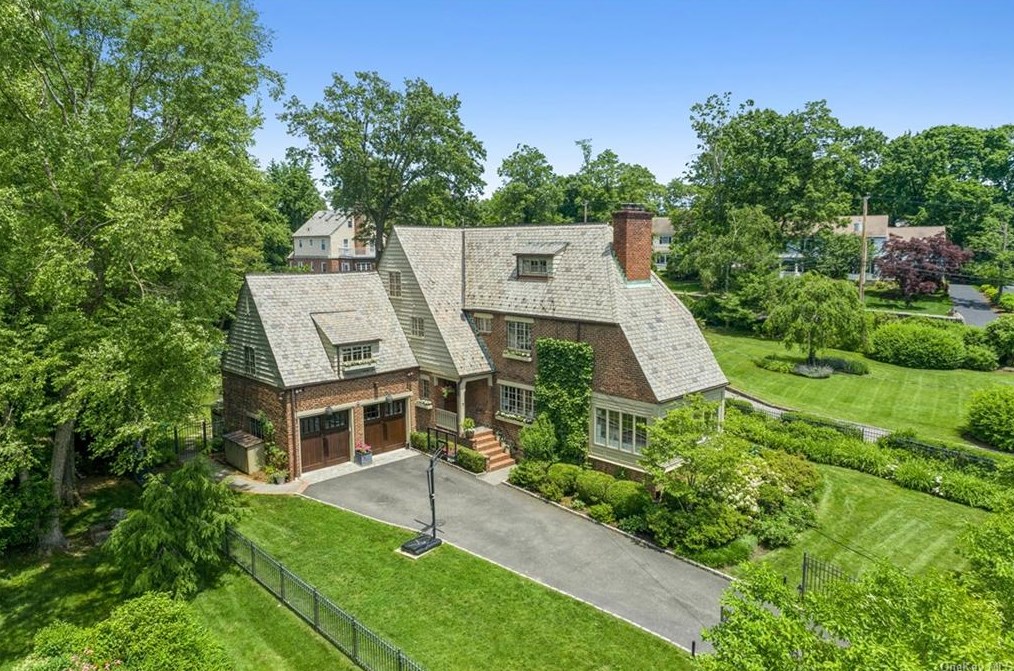 7 Sterling Rd, Harrison NY  10528-1403 exterior