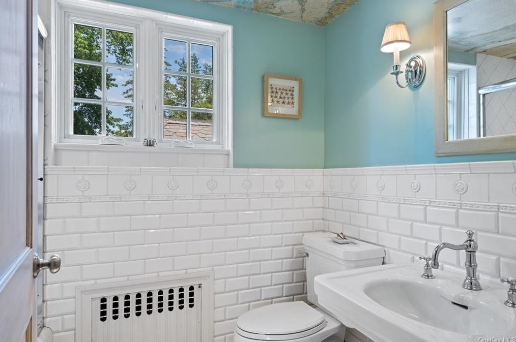 7 Sterling Rd, Harrison NY  10528-1403 exterior