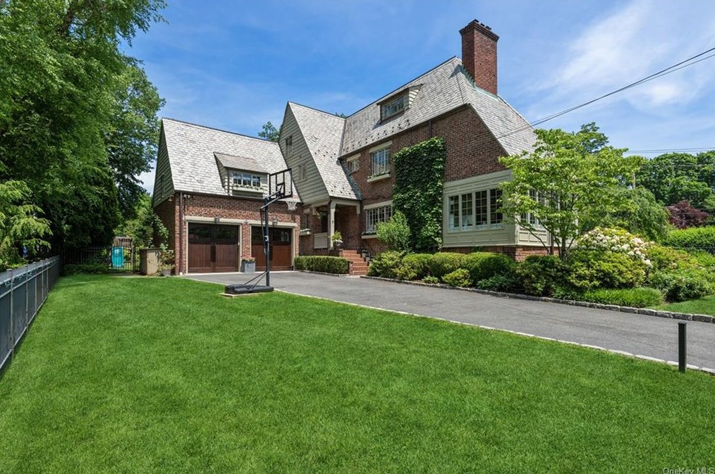 7 Sterling Rd, Harrison, NY 10528-1403